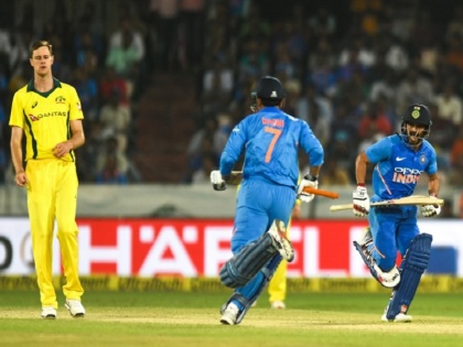 India vs Australia: Dhoni standing in front of me, I am not scared of anything, says Kedar Jadhav | IND vs AUS: पहला वनडे जिताने के बाद केदार जाधव का बयान, 'सामने धोनी खड़े हों तो मैं किसी चीज से नहीं डरता'