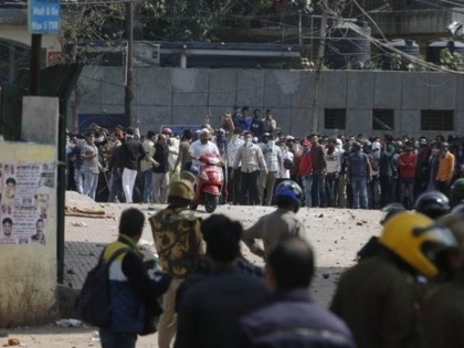 North-East Delhi Violence On CAA: Many people killed and injured, 5 metro stations including Jafrabad and Maujpur closed | CAA पर दिल्ली में हिंसा: अब तक 5 लोगों की मौत, 105 घायल, जाफराबाद और मौजपुर सहित 5 मेट्रो स्टेशन बंद