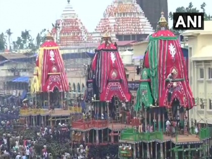 puri jagannath temple rath yatra to begin today devotees in large numbers gathered | पुरी में आज निकलेगी भगवान जगन्नाथ की भव्य रथयात्रा, तैयारी पूरी, सुरक्षा के कड़े इंतजाम