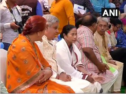 West Bengal Governor attends Kali Puja at Mamata Banerjee’s residence | CM ममता के आवास पर काली पूजा में शामिल हुए पश्चिम बंगाल के राज्यपाल धनखड़, साथ में पत्नी भी थीं मौजूद