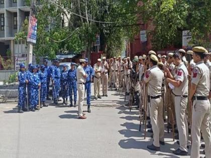 Delhi police permits Shobha Yatra within certain distance in Jahangirpuri on Hanuman Jayanti | हनुमान जयंतीः मनाही के बाद दिल्ली पुलिस ने जहांगीरपुरी में कुछ दूरी के भीतर शोभा यात्रा की दी अनुमति, कानून-व्यवस्था बनाए रखने को कहा