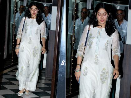 Janhvi Kapoor's is celebrating a white Christmas outfit is the most UNIQUE Xmas dress ever | क्रिसमस के रंग में रंगी जाह्नवी कपूर, शेयर कर कहा-एक से अधिक खुशी का कारण मिला है