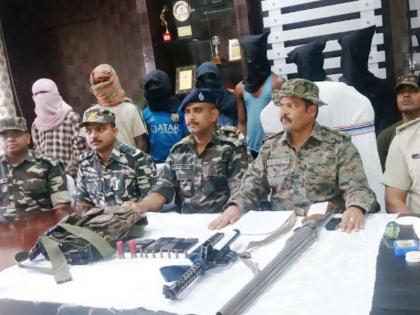 Jharkhand: khunti Police arrested eight Naxalites armed with weapons | झारखंड: खूंटी में पुलिस ने अचानक मारा छापा, हथियारों से लैस आठ नक्सलियों को किया अरेस्ट