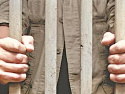 UP: prisoners attack when kept in barracks, 14 jail personnel including deputy jailer injured in Etawah | यूपी: इटावा की जेल में संघर्ष, बैरक में रखे जाने पर कैदियों ने कर दिया हमला, डिप्टी जेलर समेत 14 जेल कर्मी घायल