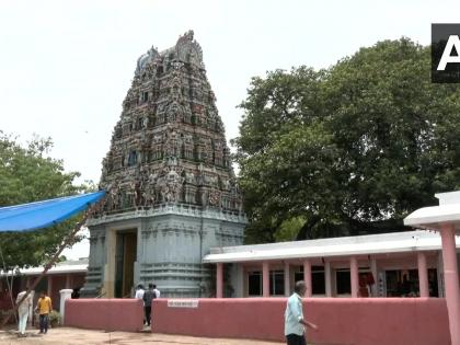 Jaipur Jharkhand Mahadev Temple dress code for devotees Ban on half pants, Bermuda, mini skirt, night suit, torn jeans, frock what Congress leader Karan Singh said | Jaipur Jharkhand Mahadev Temple: हाफ पैंट, बरमूडा, मिनी स्कर्ट, नाइट सूट, कटी-फटी जीन्स, फ्रॉक पर बैन!, मंदिर प्रशासन ने श्रद्धालुओं से कहा, जानें कांग्रेस नेता कर्ण सिंह क्या बोले