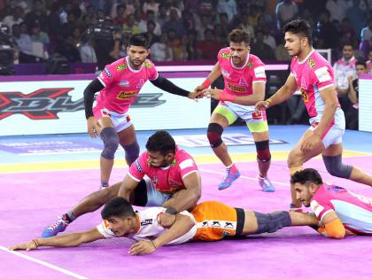 Pro Kabaddi League 2019: Jaipur Pink Panthers beat Puneri Paltan by 43-34 | Pro Kabaddi 2019: जयपुर पिंक पैंथर्स को 9 मैचों के बाद मिली जीत, पुणेरी पल्टन को 43-34 से हराया