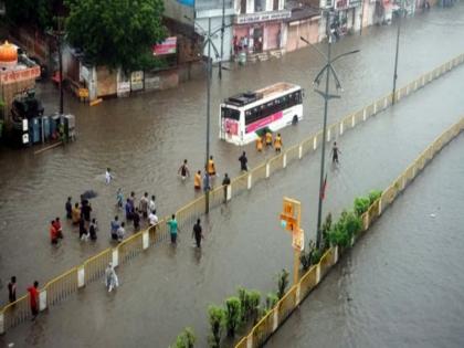 Due to rain in Jaipur many areas were submerged roads filled with water yellow alert issued | Weather Update: जयपुर में बारिश के कारण कई इलाके हुए जलमग्न, सड़कों पर भरा पानी, इन जिलों में येलो अलर्ट जारी