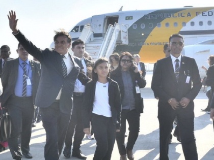 Brazilian President Bolsonaro arrives in India on four-day visit, 15 agreements to be signed today | ब्राजील के राष्ट्रपति बोलसोनारो चार दिवसीय यात्रा पर भारत पहुंचे, आज 15 समझौतों पर होंगे हस्ताक्षर