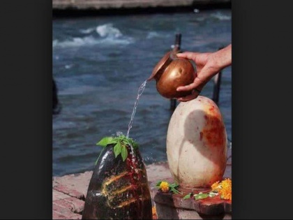 sawan 2018: puja-vidhi sawan ka somvar vrat significance or abhishek | सावन के हर सोमवार इस खास जल से करें शिवलिंग अभिषेक, लक्ष्मी होंगी प्रसन्न मिलेगा धन लाभ