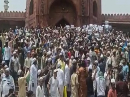 Massive protest over Prophet remark at Delhi Jama Masjid, shahi imam says dont know who were protesting | दिल्ली में जामा मस्जिद के बाहर प्रदर्शन, शाही इमाम ने कहा- 'हमारा समर्थन नहीं,' यूपी-कोलकाता में भी प्रोटेस्ट