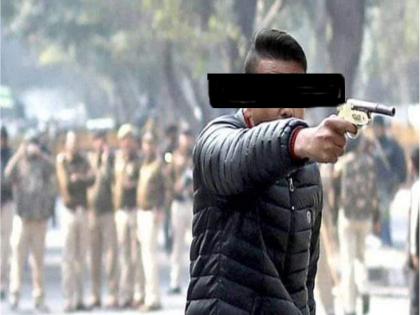 Delhi: minor gunman brandished a gun and opened fire in Jamia area, student injured, amit shah, jamia | जामिया गोलीकांडः हत्या की कोशिश और आर्म्स एक्ट का मामला दर्ज, जांच दिल्ली पुलिस के विशेष आयुक्त को सौंपी, सर्टीफिकेट में निकला नाबालिग