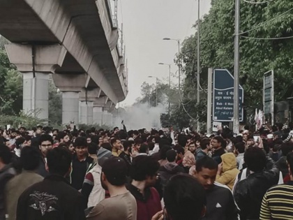 CAA protest: Jamia Millia Islamia University students huge loss, student internship, delhi | CAA विरोध प्रदर्शन: जामिया के छात्रों का हुआ भारी नुकसान, किसी की इंटर्नशिप तो किसी की नौकरी की योजना पर फिरा पानी