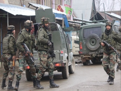 Terrorists fired upon joint naka party of police CRPF in Bijbehara area of Anantnag | जम्मू-कश्मीर में सीआरपीएफ और पुलिस की संयुक्त टीम पर आतंकी हमला, एक पुलिसकर्मी घायल, खोजी अभियान जारी