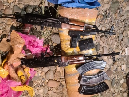 Jammu and Kashmir tunnel supply weapons drones two AK-47 assault rifles three AK magazines recovered | सुरंग से घुसपैठ, ड्रोन से हथियारों की सप्लाई, दो एके-47 असॉल्ट राइफल, तीन एके मैगजीन बरामद