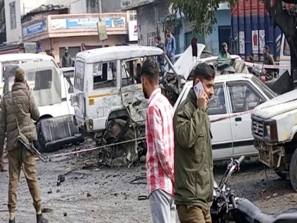Double blast in Jammu and Kashmir's Narwal area 6 injured one in critical condition | जम्मू-कश्मीर के नरवाल इलाके में दोहरा विस्फोट, 6 लोग घायल, एक की हालत नाजुक