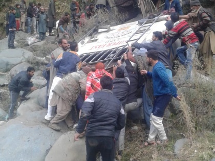 JammuAndKashmir: At least 11 dead after a bus skidded off the road and fell into a deep gorge in Plera in Mandi tehsil of Poonch district today | जम्मू-कश्मीर: पुंछ में खाई में गिरी बस, 11 लोगों की मौत, कई घायल