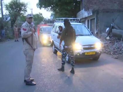 Jammu Kashmir terrorist attack CISF bus, encounter in sunjwan of jammu also continues | Jammu Kashmir: पीएम मोदी के दौरे से दो दिन पहले CISF जवानों की बस पर हमला, एक जवान की मौत, सुंजवां और बारामुला में भी मुठभेड़ Jammu Kashmir terrorist attack CISF bus, encounter in sunjwan of jammu also continues | Jammu Kashmir: पीएम मोदी के दौरे से दो दिन पहले CISF जवानों की बस पर हमला, एक जवान की मौत, सुंजवां और बारामुला में भी मुठभेड़