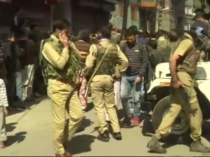 Jammu & Kashmir: Terrorists have lobbed a grenade at Police Station Sopore, 2 policeman injured | जम्मू-कश्मीर: सोपोर में आतंकियों ने पुलिस स्टेशन पर फेंका ग्रेनेड, 2 पुलिसकर्मी घायल