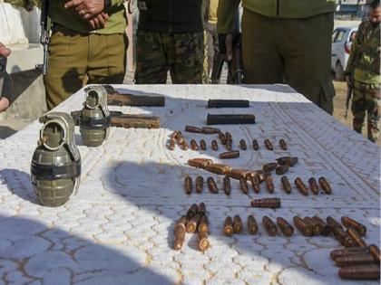 Over ground worker now on target in Kashmir: one caught, arms recovered at the spot of the other | कश्मीर में अब निशाने पर ओवर ग्राउंड वर्कर: एक पकड़ा, दूसरे की निशानदेही पर हथियार बरामद