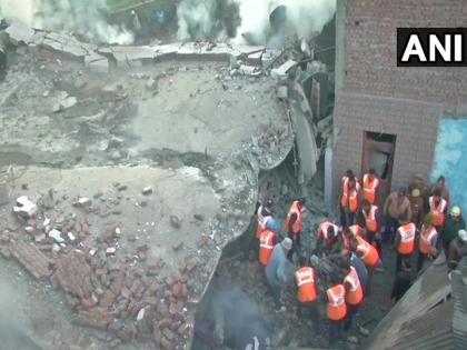 Jammu & Kashmir: A building in Talab Tillo area of Jammu collapsed | जम्मू-कश्मीर: जम्मू क्षेत्र में आग से इमारत ढही, बचाव कार्य जारी Jammu & Kashmir: A building in Talab Tillo area of Jammu collapsed | जम्मू-कश्मीर: जम्मू क्षेत्र में आग से इमारत ढही, बचाव कार्य जारी
