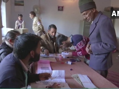 Voting for third phase of Panchayat elections in Jammu and Kashmir | जम्मू-कश्मीर: कड़ी सुरक्षा के बीच पंचायत चुनाव के तीसरे चरण के लिए मतदान जारी