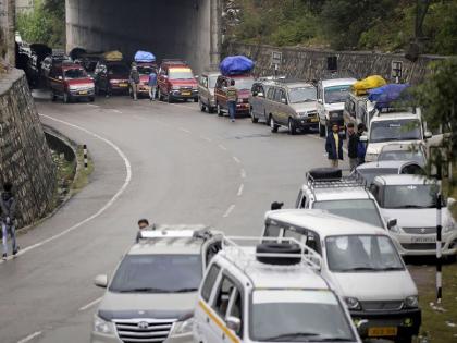 Jammu-Srinagar National Highway Closed for Traffic after heavy rains, Over 1,500 Vehicles Stranded | जम्मू-श्रीनगर नेशनल हाईवे यातायात के लिए बंद, 1500 से ज्यादा वाहन फंसे