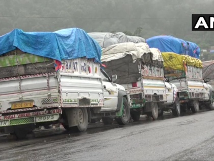 Jammu and Kashmir Vehicles stranded at Jammu-Srinagar National Highway route is blocked due to landslides in Ramban sector, following heavy rainfall | Jammu-Srinagar National Highway: 3000 से अधिक वाहन फंसे, भारी बारिश के बाद भूस्खलन, दूसरे दिन भी बंद रहा राजमार्ग