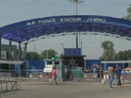 Jammu kashmir DGP terms twin blasts at IAF station in Jammu airport a terror attack | जम्मू एयरफोर्स स्टेशन पर हुए धमाके को डीजीपी ने आतंकी हमला दिया करार, कई एजेंसियां जुटी जांच में, पठानकोट में भी अलर्ट Jammu kashmir DGP terms twin blasts at IAF station in Jammu airport a terror attack | जम्मू एयरफोर्स स्टेशन पर हुए धमाके को डीजीपी ने आतंकी हमला दिया करार, कई एजेंसियां जुटी जांच में, पठानकोट में भी अलर्ट