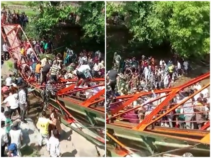 J&K A footbridge collapsed during Baisakhi celebration at Udhampur's Chenani Block | जम्मू-कश्मीर के उधमपुर में बैसाखी मेले के दौरान देविका नदी पर बना फुटब्रिज गिरा, 20 से अधिक घायल; हादसे का वीडियो आया सामने