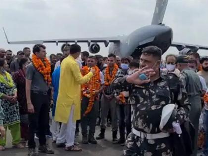 afghanistan news Indian Air Force C-17 aircraft Kabul lands in Jamnagar chant 'Bharat Mata Ki Jai'  | काबुल से जामनगर पहुंचा वायुसेना का C-17, 150 भारतीय स्वदेश लौटे, लगाया 'भारत माता की जय' का नारा, देखें वीडियो