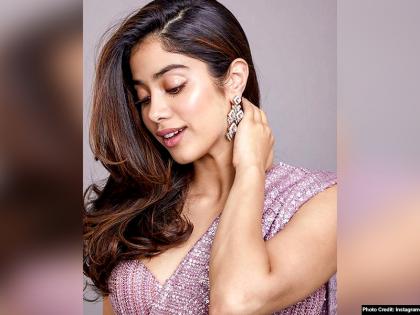 Janhvi Kapoor Hospitalised Due To Severe Food Poisoning says Report | फिल्म अभिनेत्री जान्हवी कपूर को हुई गंभीर फ़ूड पॉइज़निंग, अस्पताल में भर्ती कराया गया: रिपोर्ट