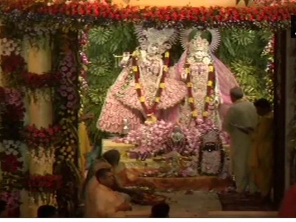 Special events like Ayodhya's Deep Puras have been made in Braj area, Shri Krishna Janmashtami: Yogi Adityanath | अयोध्या के दीपोत्सव की तरह खास ‘इवेन्ट’ बने ब्रेज क्षेत्र में श्रीकृष्ण जन्माष्टमी: योगी आदित्यनाथ