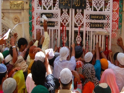 Ajmer Moinuddin Chishti Urs 2020 Jannati darwaza opens in Rajasthan | एक दरवाजा जिससे होकर गुजरने पर मिलती है जन्नत, साल में केवल 4 बार खुलता है ये अद्भुत दरवाजा