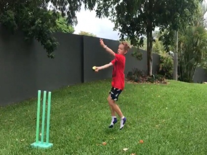 australian kid bowling in jasprit bumrah action video goes viral | जसप्रीत बुमराह के ऐक्शन में गेंदबाजी कर रहा है ये ऑस्ट्रेलियाई बच्चा, वीडियो देख बुमराह ने कही ये बात