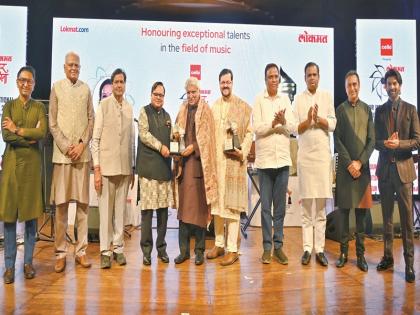 Lyricist Javed Akhtar becomes emotional at Lokmat Sur Jyotsna National Music Awards ceremony | लोकमत सुर ज्योत्सना राष्ट्रीय संगीत पुरस्कार समारोह में गीतकार जावेद अख्तर हुए भावुक, बोले- 'प्यार करने वालों ने दिया पहला पुरस्कार'