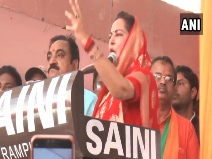 Jaya Prada breaks down addressing a public rally from Rampur | भाषण के दौरान रो पड़ीं जयाप्रदा, कहा- रामपुर में मेरे ऊपर तेजाब फिकवाने की हो रही थी साजिश