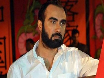 ranvir Shorey received threats message for tweet on former pm nehru | पूर्व पीएम नेहरू पर किए गए ट्वीट को लेकर रणवीर शौरी को मिली धमकी, साझा किए स्क्रीनशॉट