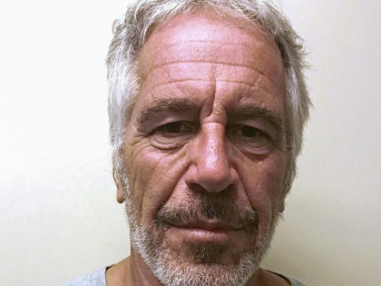 American billionaire Jeffrey Epstein suicide in jailed, accused of running sex racket | अमेरिकी अरबपति ने जेल की आत्महत्या, सेक्स रैकेट चलाने का था आरोप