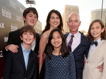intresting facts about world richest person or Amazon founder Jeff Bezos | जेफ बेज़ोस: नौकरी छोड़ बनाया था अमेजन, पढ़िए दुनिया के सबसे अमीर शख्स बनने की कहानी