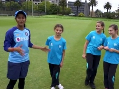 Jemimah Rodrigues teaches Bollywood Dance Step to youngsters in australia during ICC Women's T20 World Cup | जेमिमा रोड्रिग्स का एक और डांस वीडियो हुआ वायरल, इस बार बीच स्टेडियम में डांस करती आईं नजर