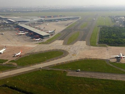 Jewar airport Zurich Airport International AG sign deal signing for Rs 29,560 crore | जेवर अंतरराष्ट्रीय हवाई अड्डाः अडानी को पछाड़ ज्यूरिख एयरपोर्ट ने मारी बाजी, 2023 से उड़ान शुरू होने की संभावना, जानिए मामला
