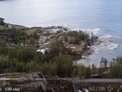 entire township was destroyed in the sea video viral on social media | देखते ही देखते समुद्र की शांत लहरों ने डूबो दी बस्ती, सोशल मीडिया पर वीडियो हुआ वायरल