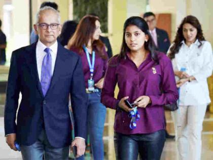 IPL Auction 2018: Jhanvi Mehta, daughter of Juhi chawla becomes sensation during auction | IPL 2018: नीलामी के पहले दिन छा गई ये 'लड़की', तस्वीरें हुई वायरल