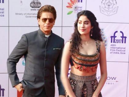 shahrukh khan romance with janhvi kapoor IN filmfare awards | 31 साल छोटी जाह्नवी कपूर के साथ शाहरुख खान ने कुछ यूं किया रोमांस, सोशल मीडिया पर छाया वीडियो