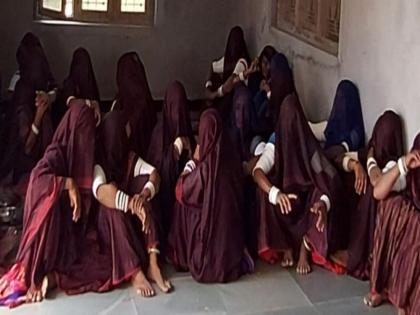 Jharkhand heart-wrenching incident Ramchandrapur only women left manless village death only man left village no one shoulder coffin | Jharkhand: रामचन्द्रपुर गांव की अजब कहानी?, मरने के बाद बेटियों ने पिता को कंधा दिया, अंतिम यात्रा में साथ-साथ चली महिला