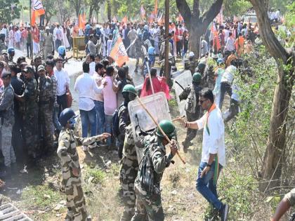 Police lathi charged BJP workers who came out to circle Jharkhand Secretariat, many injured | झारखंड सचिवालय का घेराव करने निकले भाजपा कार्यकर्ताओं पर पुलिस ने किया लाठीचार्च, कई हुए घायल
