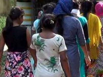 Jharkhand human trafficking Thousands tribal boys and girls fall prey pretext jobs Business kidnapping minor children in Delhi and Mumbai | झारखंड मानव तस्करीः नौकरी के बहाने हजारों आदिवासी बच्चे शिकार?, दिल्ली, मुंबई में नाबालिग बेचने का धंधा Jharkhand human trafficking Thousands tribal boys and girls fall prey pretext jobs Business kidnapping minor children in Delhi and Mumbai | झारखंड मानव तस्करीः नौकरी के बहाने हजारों आदिवासी बच्चे शिकार?, दिल्ली, मुंबई में नाबालिग बेचने का धंधा