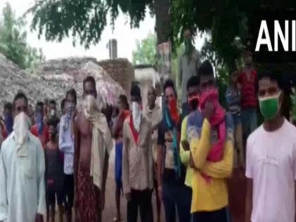Jharkhand palamu districts goons took out 50 Dalit musahar families living for 4 decades out of the village police registered case | झारखंड: दबंगों ने 4 दशक से रह रहे 50 दलित परिवारों को गांव से निकाला बाहर, पुलिस ने लिया यह एक्शन Jharkhand palamu districts goons took out 50 Dalit musahar families living for 4 decades out of the village police registered case | झारखंड: दबंगों ने 4 दशक से रह रहे 50 दलित परिवारों को गांव से निकाला बाहर, पुलिस ने लिया यह एक्शन