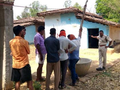 A Heartbreaking incident happened in jharkhand, father committed suicide and son mental disturb son ate body | झारखंड के पलामू में एक शख्स ने फांसी लगाकर की आत्महत्या, विक्षिप्त बेटे ने लाश को नोच-नोच कर खाया A Heartbreaking incident happened in jharkhand, father committed suicide and son mental disturb son ate body | झारखंड के पलामू में एक शख्स ने फांसी लगाकर की आत्महत्या, विक्षिप्त बेटे ने लाश को नोच-नोच कर खाया