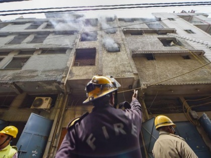 Jhilmil factory fire: factory owner Nayeem and his brother arrested, investigations continue | झिलमिल फैक्टरी अग्निकांड: कारखाने का मालिक नईम और उसका भाई गिरफ्तार, जांच जारी